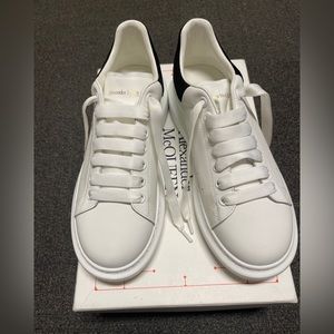 Alexander McQueen’s Oversized Sneaker Black/White